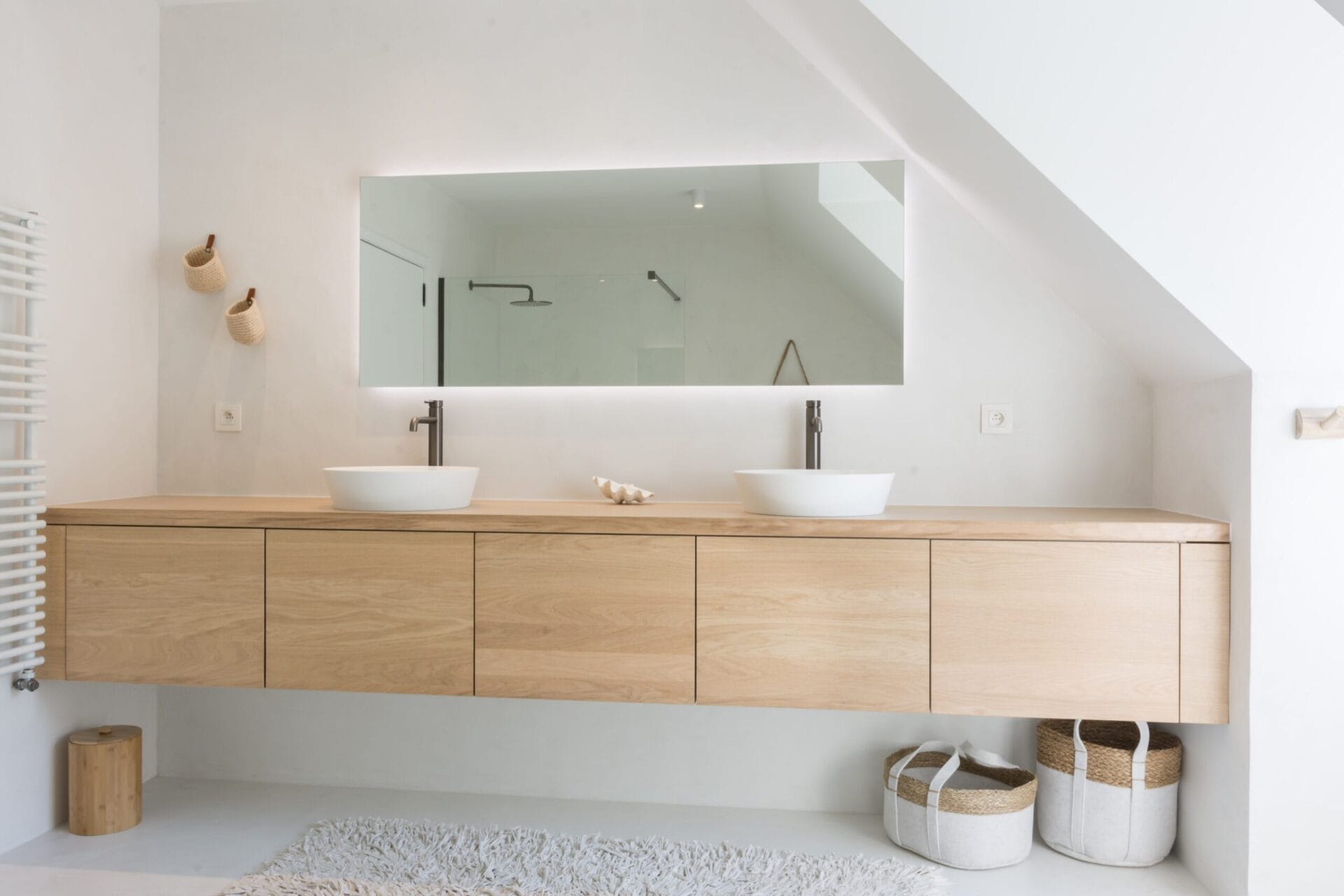 badkamermeubel in licht hout